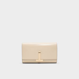 Adoring Clutch